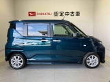 車両右側面からの写真になります。車をご覧になりたい時はお気軽に最寄りの店舗へご相談下さい。
