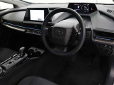 視線を前方に誘導する、トップマウントメーターを起点とし、安全確認がしやすく、運転に集中できる構成に。最大限走りの良さを楽しむことができます。