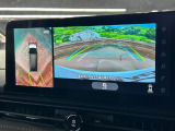 【アラウンドビューモニター】専用のカメラにより、上から見下ろしたような視点で360度クルマの周囲を確認することができます☆死角部分も確認しやすく、狭い場所での切り返しや駐車もスムーズに行えます。