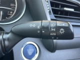 【オートライト(AUTO)】外の明るさをシステムが感知して、自動でヘッドライトが点灯します。ヘッドライトをつけ忘れを防ぐ便利機能です。