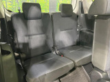 床下収納式のサードシートです。座席部分をコンパクトに収納でき、広大な荷室スペースとしてお使いいただけます!乗車人数や荷物の量など利用シーンに合わせて3列目を有効活用でき、とっても便利♪