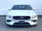 当店の認定中古車(VOLVO APPROVED CAR)はメーカー基準の車齢・走行に応じた内外装・機関の176項目もの項目に厳密な点検を実施。すべての基準を満たした自信を持ってお届けする中古車です。