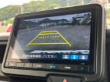 バックモニター装備。画面にて後方の確認が行えるので、バック駐車や車庫入れの際には重宝します。車の運転に慣れない方でも安心のガイドライン表示機能付。