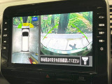 【アラウンドビューモニター】専用のカメラにより、上から見下ろしたような視点で360度クルマの周囲を確認することができます☆死角部分も確認しやすく、狭い場所での切り返しや駐車もスムーズに行えます。