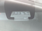 【トヨタセーフティセンス】走行中に前方の車両等を認識し、衝突しそうな時は警報とブレーキで衝突回避と被害軽減をアシスト。より安全にドライブをお楽しみいただけます。