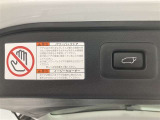 バックドアの開閉が電動操作可能。荷物の出し入れもラクラクです。