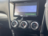 【オートエアコン】一度お好みの温度に設定すれば、車内の温度を検知し風量や温度を自動で調整。暑い&hellip;寒い&hellip;と何度もスイッチ操作をする必要はありません。快適な車内空間には必須の機能ですね♪