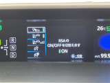 【RSA(ロードサインアシスト)】カメラで認識した最高速度などの道路標識をディスプレイに表示し、見落としを防止する機能です。