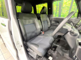 運転席まわりには十分なスペースがあり、大柄な方でもゆったり運転していただける環境です。