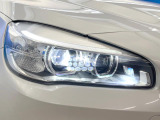 ●LEDヘッドライト:夜間走行時も良好な視界を確保し安心して運転できる高輝度LEDヘッドライトを装備!点灯速度が早く、消費電力も抑えられています。