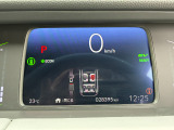 ドライバーの操作性に配慮したステアリング。快適な運転をサポートします。
