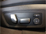 【コックピットシート】BMW車の主役席。車体中央にくる様に配置し車両重心とが一致する事でドライバーと車との一体感あるドライビングを実現。人間工学に基づき形成した形状が長時間のドライブ疲労も軽減します!