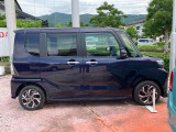 車両右側面からの写真になります。車をご覧になりたい時はお気軽に最寄りの店舗へご相談下さい。