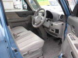 運転席はドライバーがリラックスして運転できるようになっています!ぜひ一度ご来店し座ってみてください!