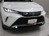 プリクラッシュセーフティに交差点右折時の対向直進車及び右左折時の対向方向から横断してくる歩行者を検知する機能を追加した予防安全パッケージ「Toyota Safety Sense」が採用されています。