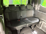 床下収納式のサードシートです。座席部分をコンパクトに収納でき、広大な荷室スペースとしてお使いいただけます!乗車人数や荷物の量など利用シーンに合わせて3列目を有効活用でき、とっても便利♪