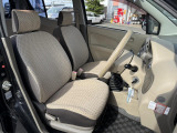 運転席シート廻りは使用感も少なく、良好な状態となっています。前オーナー様が丁寧に使っていたことがよくわかりますね。