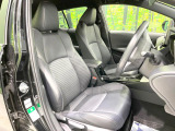 運転席まわりには十分なスペースがあり、大柄な方でもゆったり運転していただける環境です。