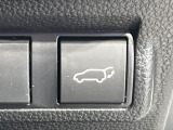 【パワーバックドア】スマートキーや運転席のボタンを押すだけでリアゲートが自動で開閉します!荷物を持っている時や、高い位置にあるバックドアを閉める際に便利な機能です♪