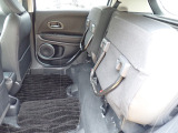 ◆チップアップ&ダイブダウン機構付【ULTR SEAT】は後席座面を左右分割で跳ね上げることができます。トランクで積載できない背の高い荷物をラクラク収納できます。ホンダ車ならではの人気装備です。