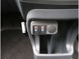【シートヒーター】寒い日の運転など冷えやすい脚部を快適に温めてくれる。嬉しい機能♪