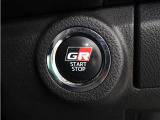 スマートキーを携帯していれば、ブレーキを踏みながら専用スタートスイッチ(GRロゴ付)を押すだけで、エンジンが始動します。