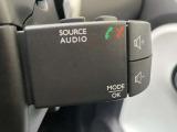 ルノー独自の「サテライトスイッチ」でハンドルから手を離さなくても操作が行えます