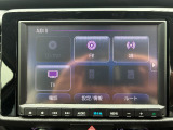 駐車時の安全確認をサポートするバックカメラも使用できます。インターナビで様々な情報を得ることもできます。