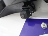 バックカメラが付いているので後方確認が非常にしやすいです。今や運転初心者も熟練者も必須装備!ついていて損はないですね♪