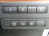 オートホールドは、スイッチ1つでブレーキペダルから足を離しても自動的にブレーキ力保持されるので、信号待ちなどで便利です★