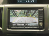 【バックカメラ】駐車時に後方がリアルタイム映像で確認できます。大型商業施設や立体駐車場での駐車時や、夜間のバック時に大活躍!運転スキルに関わらず、今や必須となった装備のひとつです!