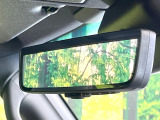 【デジタルインナーミラー】後席の大きな荷物や同乗者で後方が確認しづらい時でも安心!カメラが撮影した車両後方の映像をルームミラー内に表示。クリアな視界で状況の確認が可能です!