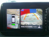 【アラウンドビューモニター】空から見下ろした映像がナビ画面にて確認可能です。駐車もラクラクですよ♪