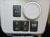 ■上段から、コーナーセンサースイッチ、スマートアシストOFF、オートハイビーム、VSC&TRC OFF、eco IDLE OFF、ヘッドランプマニュアルレベリングスイッチとなっております。
