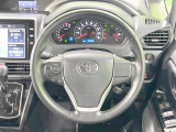 【純正革巻きステアリング】上質な革を使用することで、手にしっかり馴染みとても運転しやすいハンドルです♪