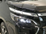 LEDヘッドライトです。デザイン性がよくとても明るいので、夜間の走行や悪天候でも安心です。しかも長寿命!