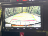 【バックカメラ】駐車時に後方がリアルタイム映像で確認できます。大型商業施設や立体駐車場での駐車時や、夜間のバック時に大活躍!運転スキルに関わらず、今や必須となった装備のひとつです!
