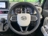 インテリアに合わせたデザインのステアリングは、運転される方のことも考え、運転しやすい形状、大きさです。是非一度、実際に触ってお確かめください。