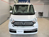 ■日産らしさを引き立てる大きなVモーショングリルが印象的です。