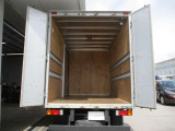 観音扉は全開でも半開でも使える仕様となっており、集荷場所によって使い分けができます。