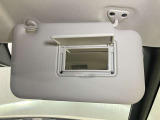 【運転席サンバイザー】鏡が付いているのでメイク直しなどにも便利★