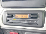 【オートエアコン】一度お好みの温度に設定すれば、車内の温度を検知し風量や温度を自動で調整。暑い&hellip;寒い&hellip;と何度もスイッチ操作をする必要はありません。快適な車内空間には必須の機能ですね♪
