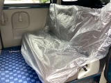 コンパクトなリヤシート。折りたたみがしやすくなっています。