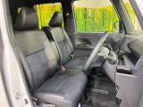 運転席シート廻りは使用感も少なく、良好な状態となっています。前オーナー様が丁寧に使っていたことがよくわかりますね。