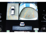 バックギアに入れるとバックカメラの映像がナビに映ります。障害物までの距離もわかりやすいです。