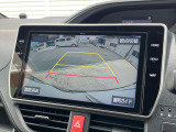 【バックカメラ】駐車時に後方がリアルタイム映像で確認できます。大型商業施設や立体駐車場での駐車時や、夜間のバック時に大活躍!運転スキルに関わらず、今や必須となった装備のひとつです!