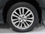 タイヤサイズは(235/55R18)で純正アルミホイールです。