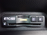 ■【ETC車載器】が装備されています。セットアップをしてお渡しとなり、ETCカードを差し込むだけで高速道路の利用が可能です。