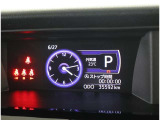 とっても見やすいメーターです。夜間時はラグジュアリーな気分にさせてくれる照明が魅力ですので、夜のドライブも楽しみになりますよ♪