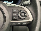 エコ走行モードへの切り替えが可能なステアリングスイッチに加え、高速道路を快適に走行できる全車速追従機能付ACC(アダプティブクル-ズコントロ-ル)スイッチが付いています(^^♪